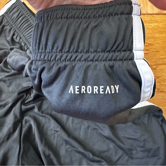 Adidas Men’s 7-inch inseam athletic short - Picture 5 of 7